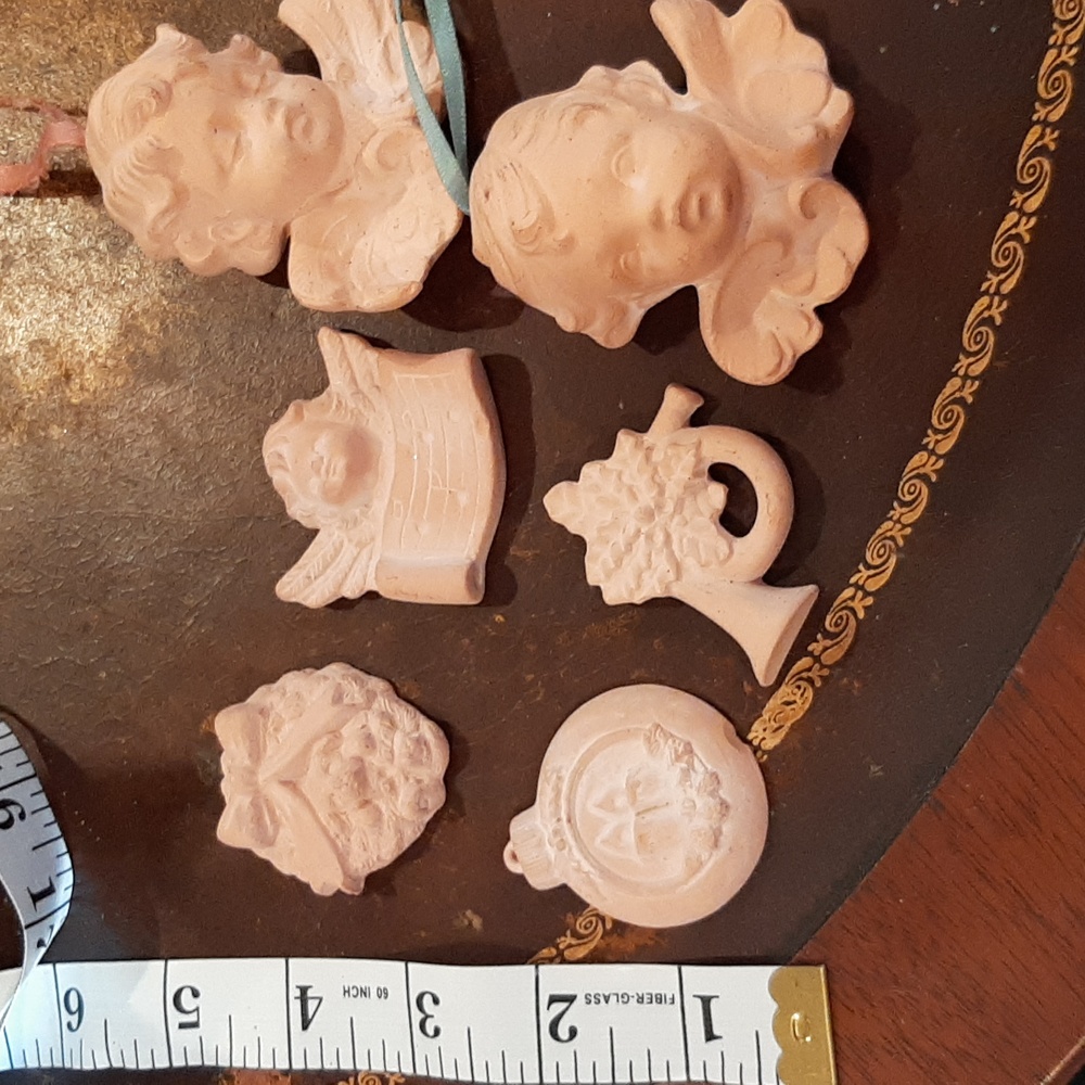 Scioto pair cherub ornaments (88) plus 4 other ornaments, plus 3 golden cherubs